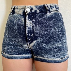 divided acid wash denim shorts